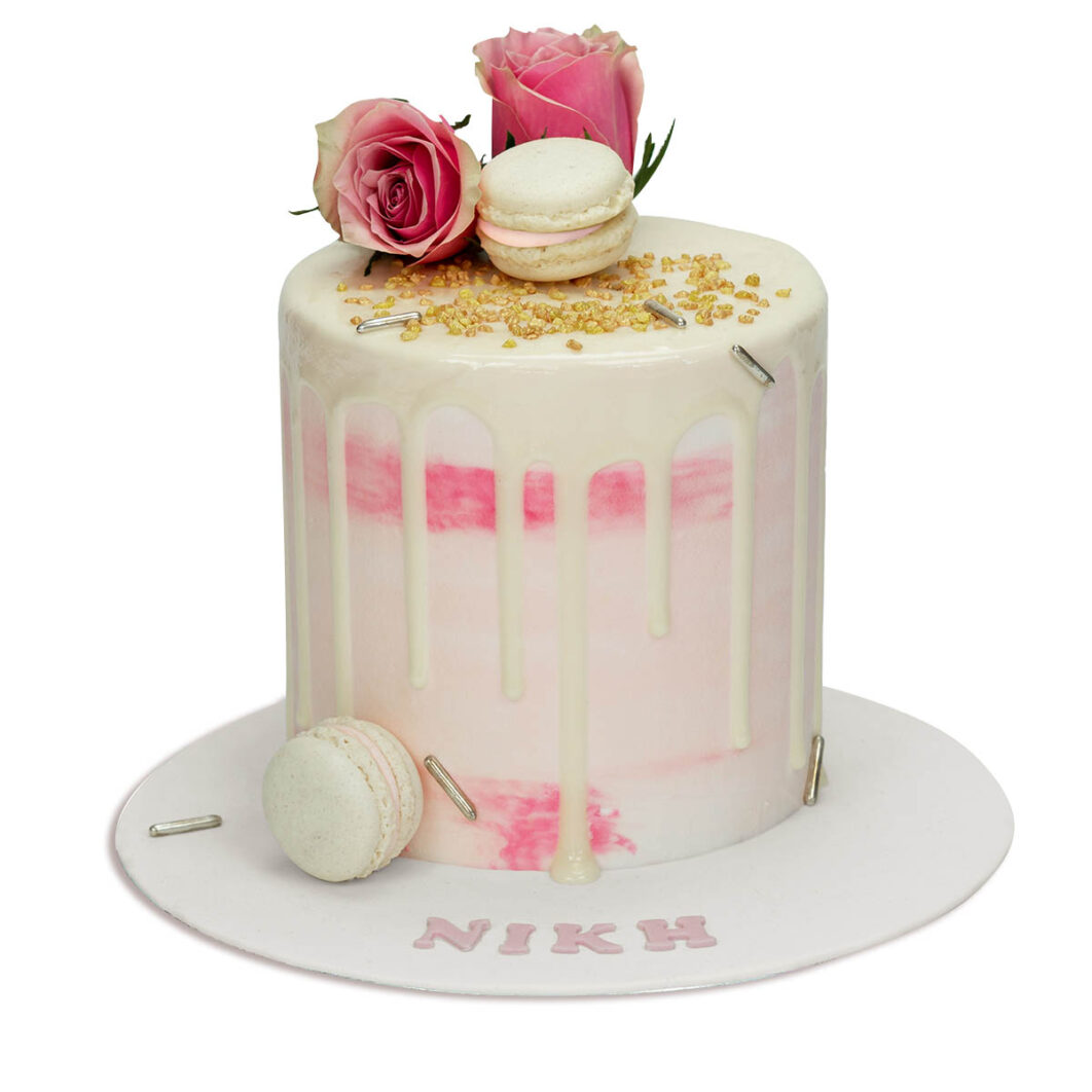 Κ262 Roses with Macarons Cake