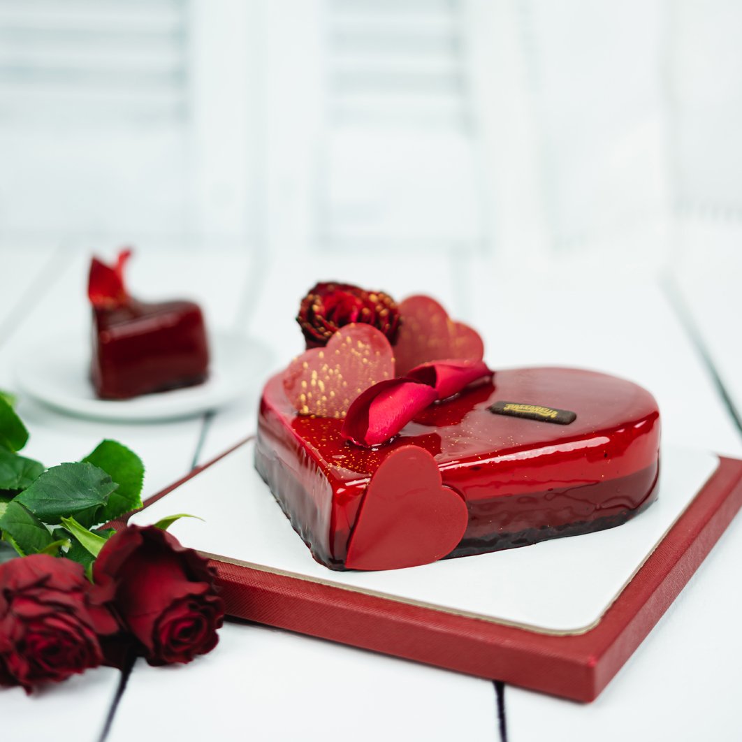 Valentine’s Edition: Τούρτα καρδιά με επικάλυψη Αμαρένα
