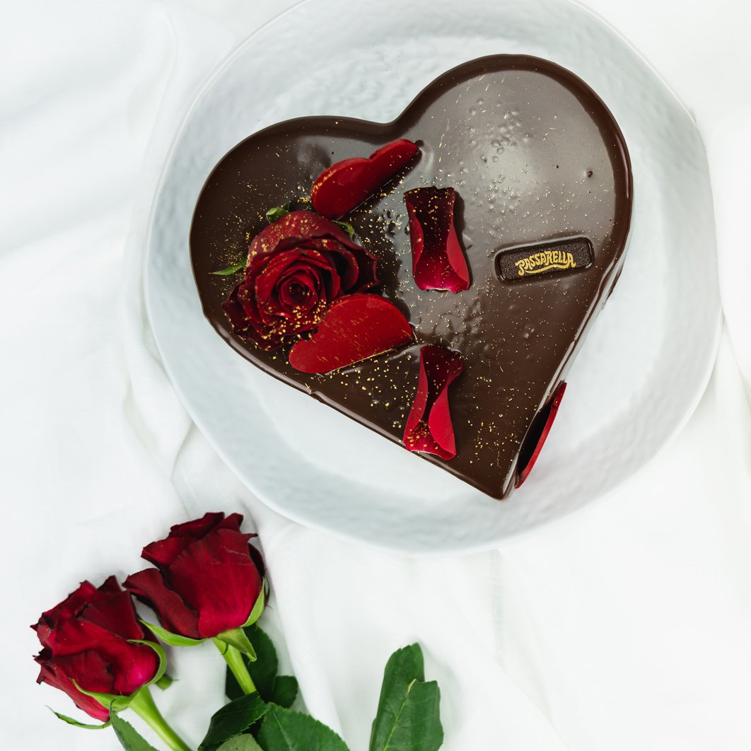 Valentine’s Edition: Τούρτα καρδιά με επικάλυψη σοκολάτας